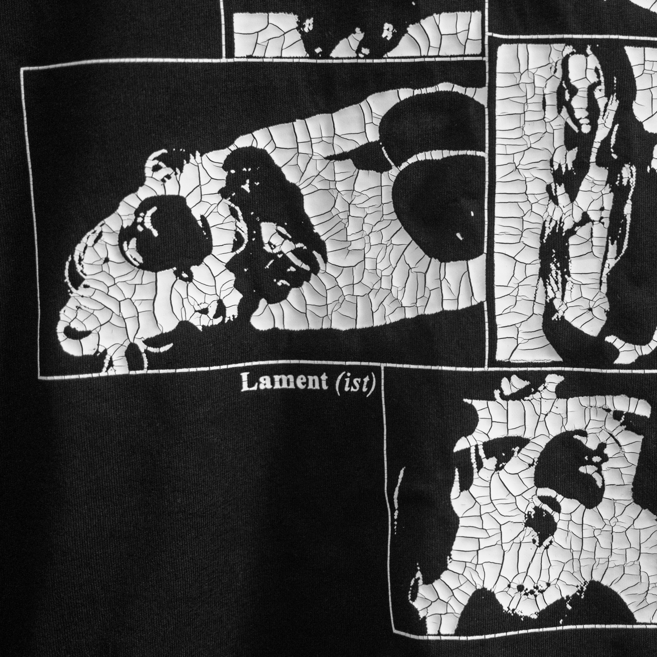 CRACKED GRAPHIC PRINT T-SHIRT IN SOFT BLACK COTTON