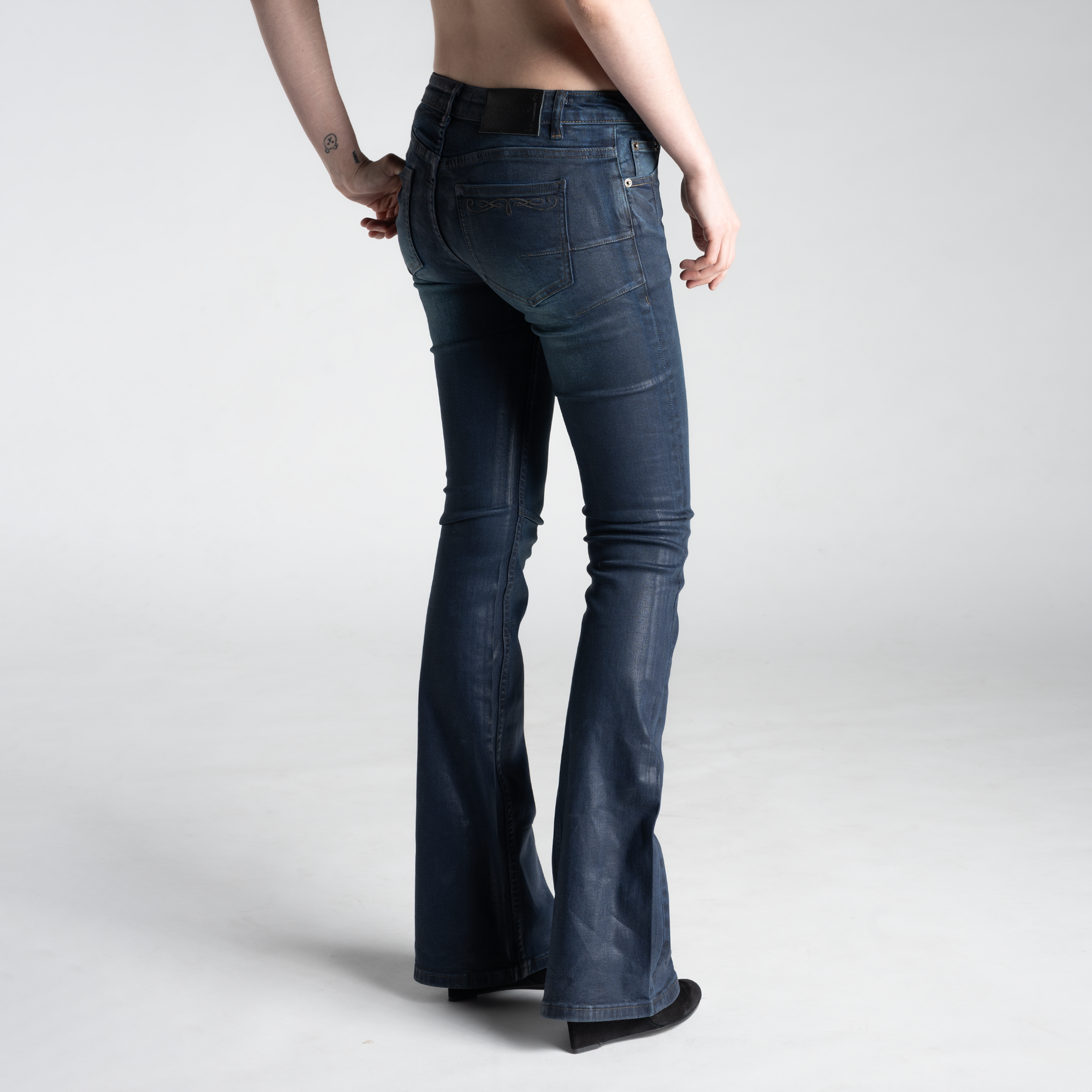 AMÉLIE SKINNY FLARED JEANS IN MIDNIGHT WAXED DENIM | LAMENTIST