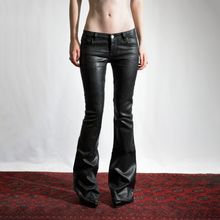SKINNY FLARED JEANS IN LACQUER NOIR DENIM