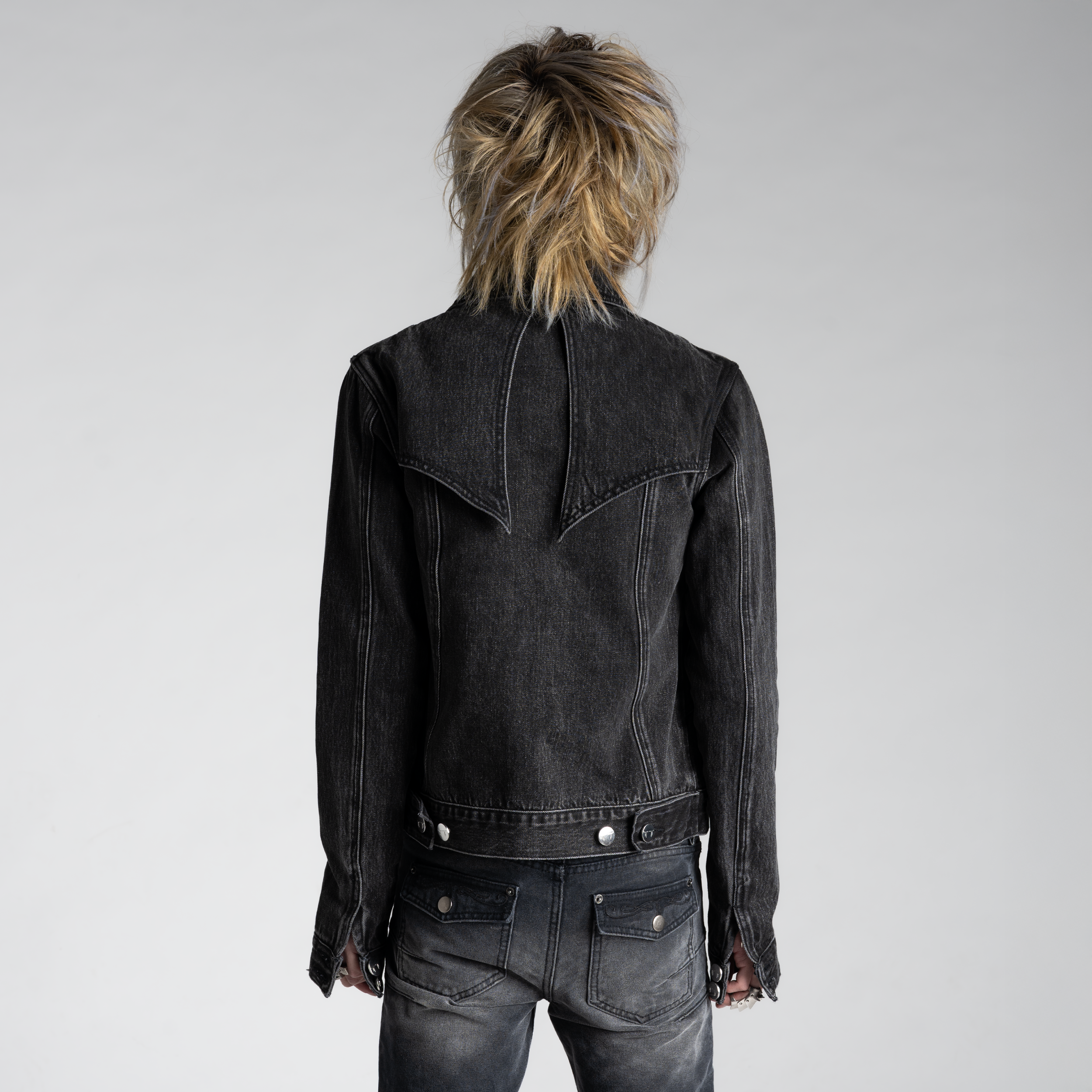 SAMPLE SALE ITEM #18 - SIGNATURE TRUCKER JACKET IN WASHED GREY