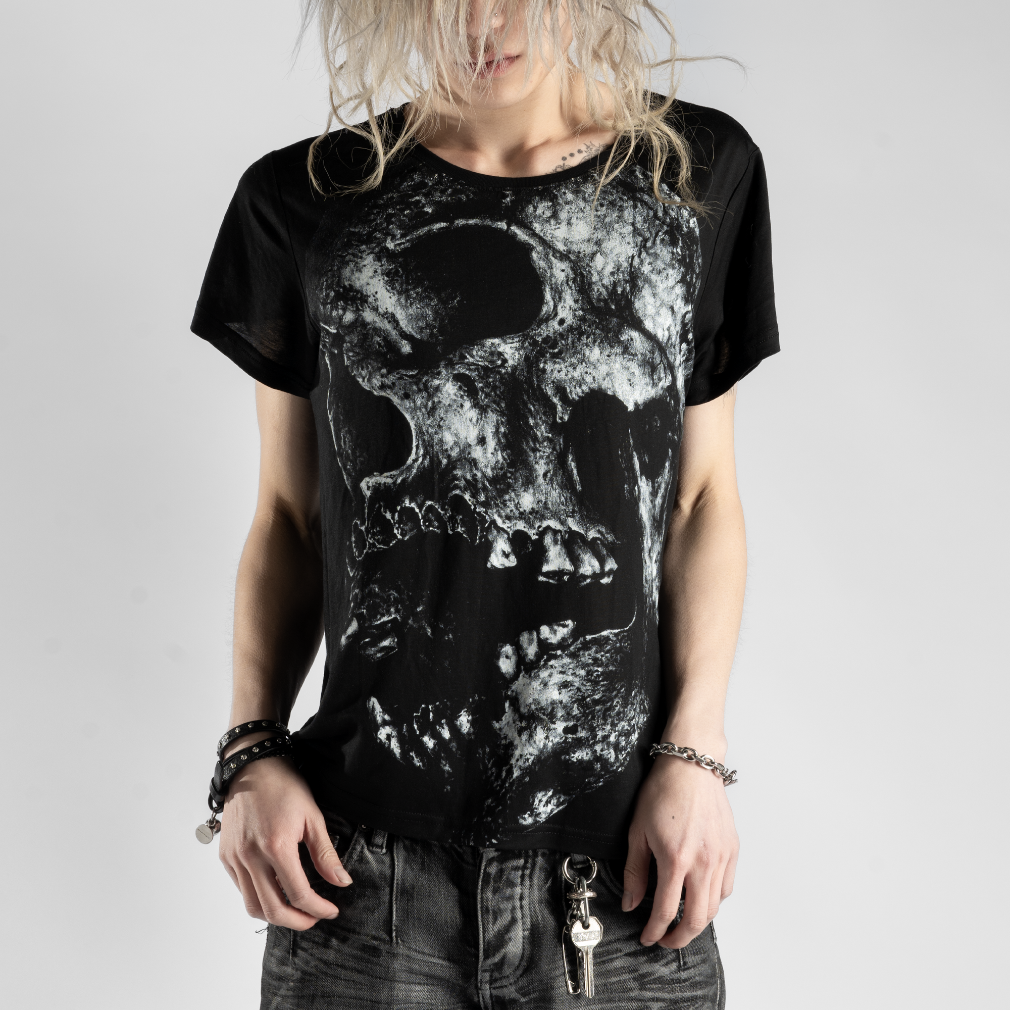 DECAYED SKULL GRAPHIC PRINT T-SHIRT IN SOFT BLACK COTTON