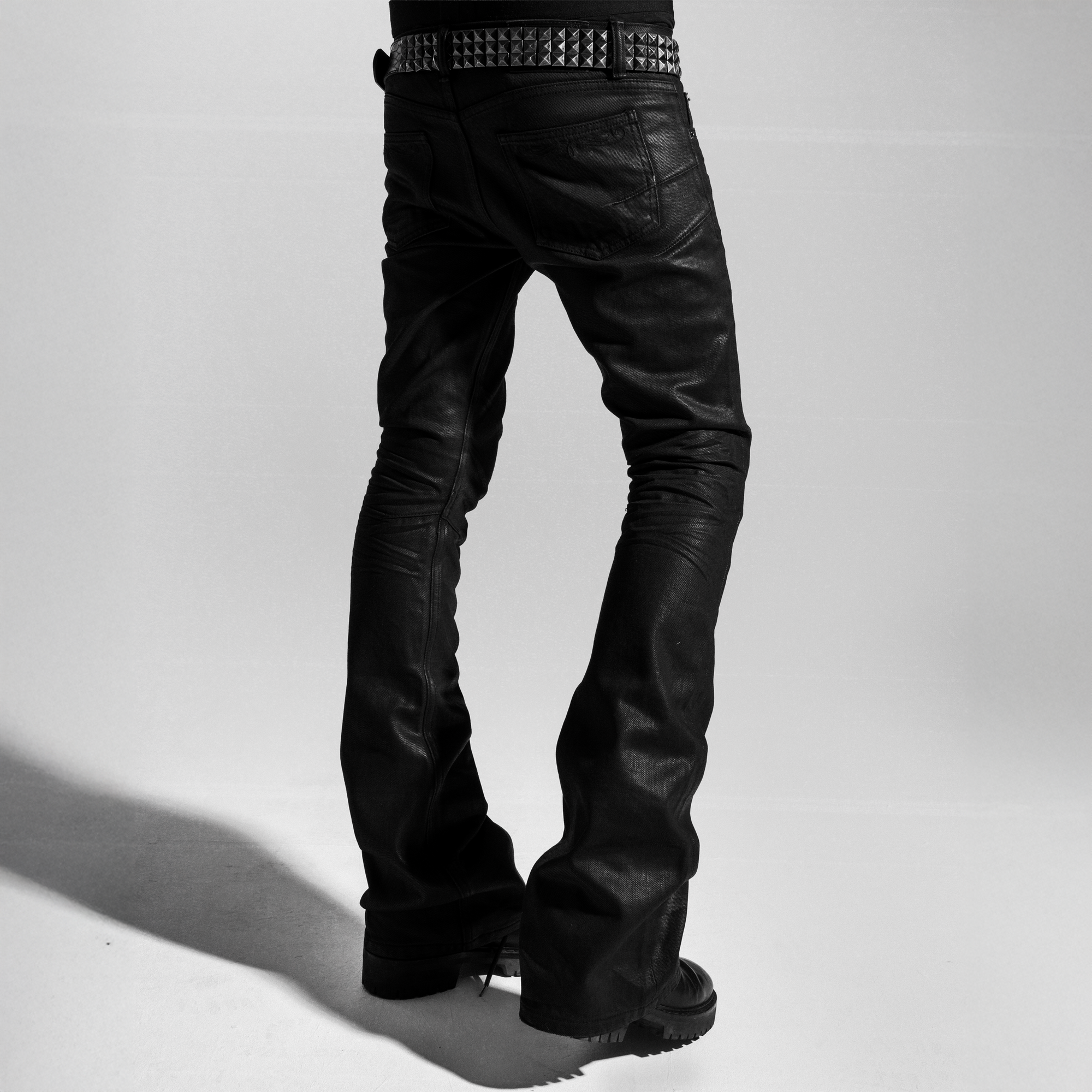 BACKSTAGE V3 FLARED JEANS IN WAXED SELVEDGE CHARCOAL DENIM