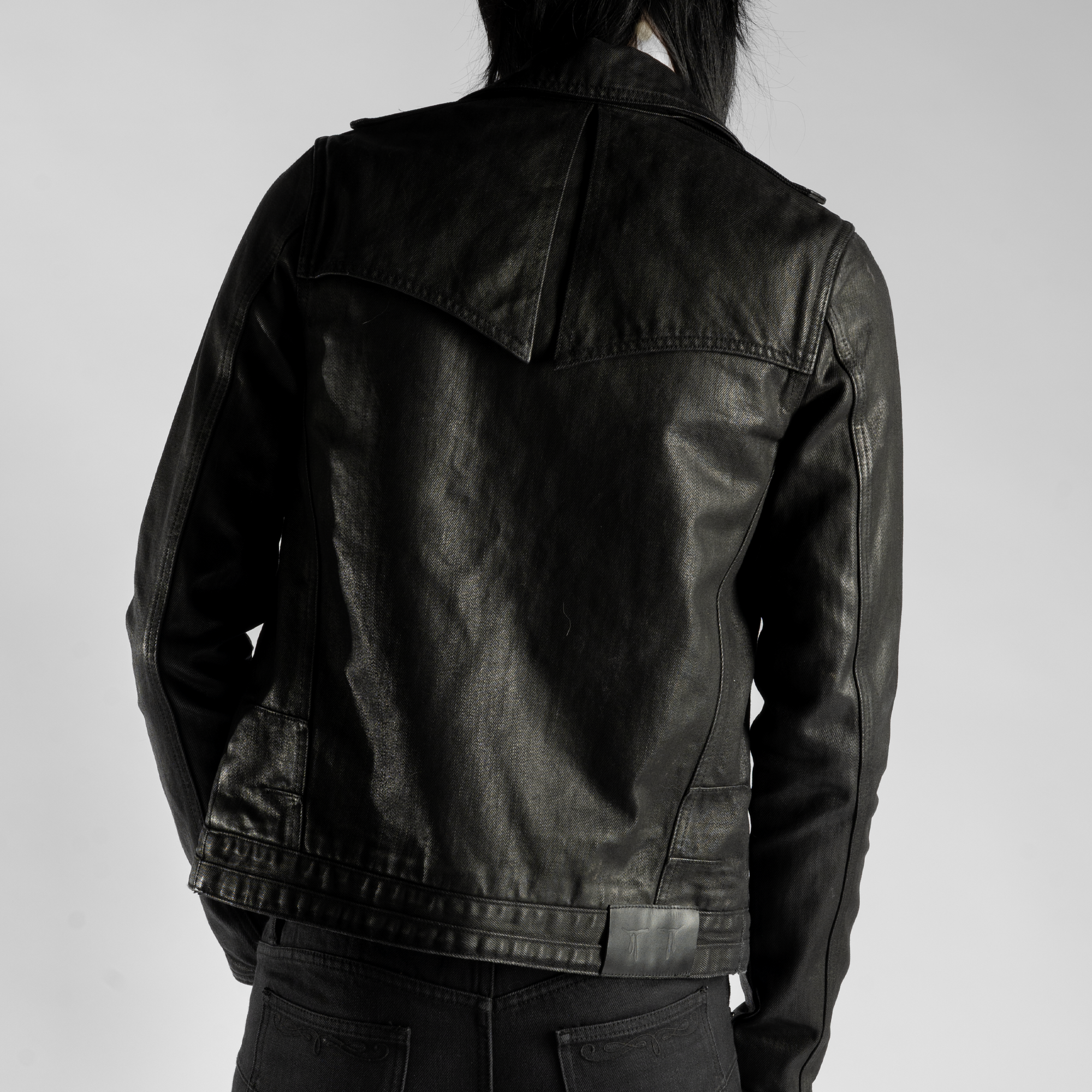 BACKSTAGE JACKET IN WAXED SELVEDGE NOIR DENIM